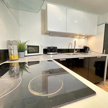 36 Secure Parking 2 Bedr 2 Bath Lux Southside דירה